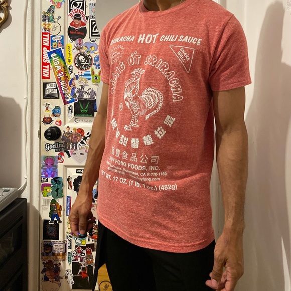 Tuong Ot Sriracha Hot Chili Sauce Official Huy Fong Foods Graphic T-shirt - Picture 3 of 8